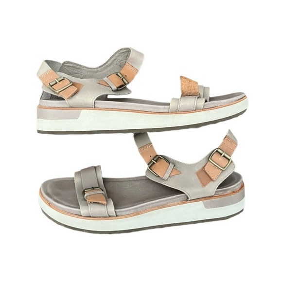 Merrell Sandals Women’s 10 Roam Moon Buckle Leather Outdoor Comfort - Picture 1 of 7